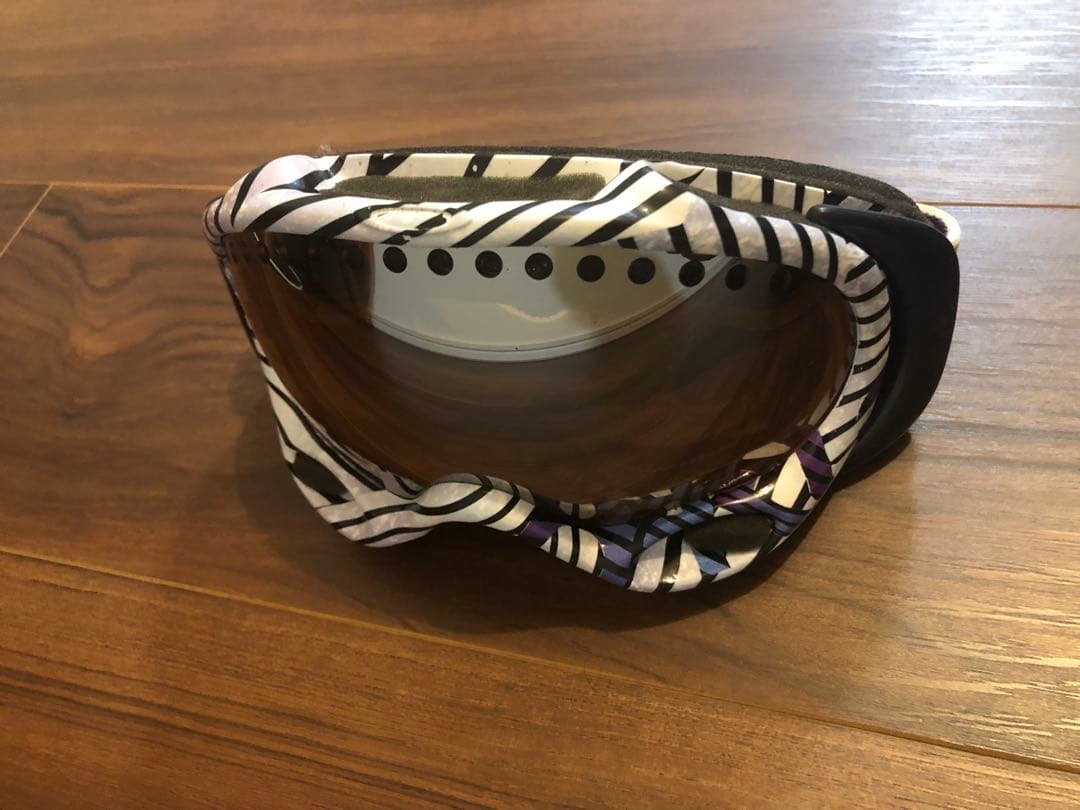 ジョーン・ホワイト限定スノーボードゴーグル