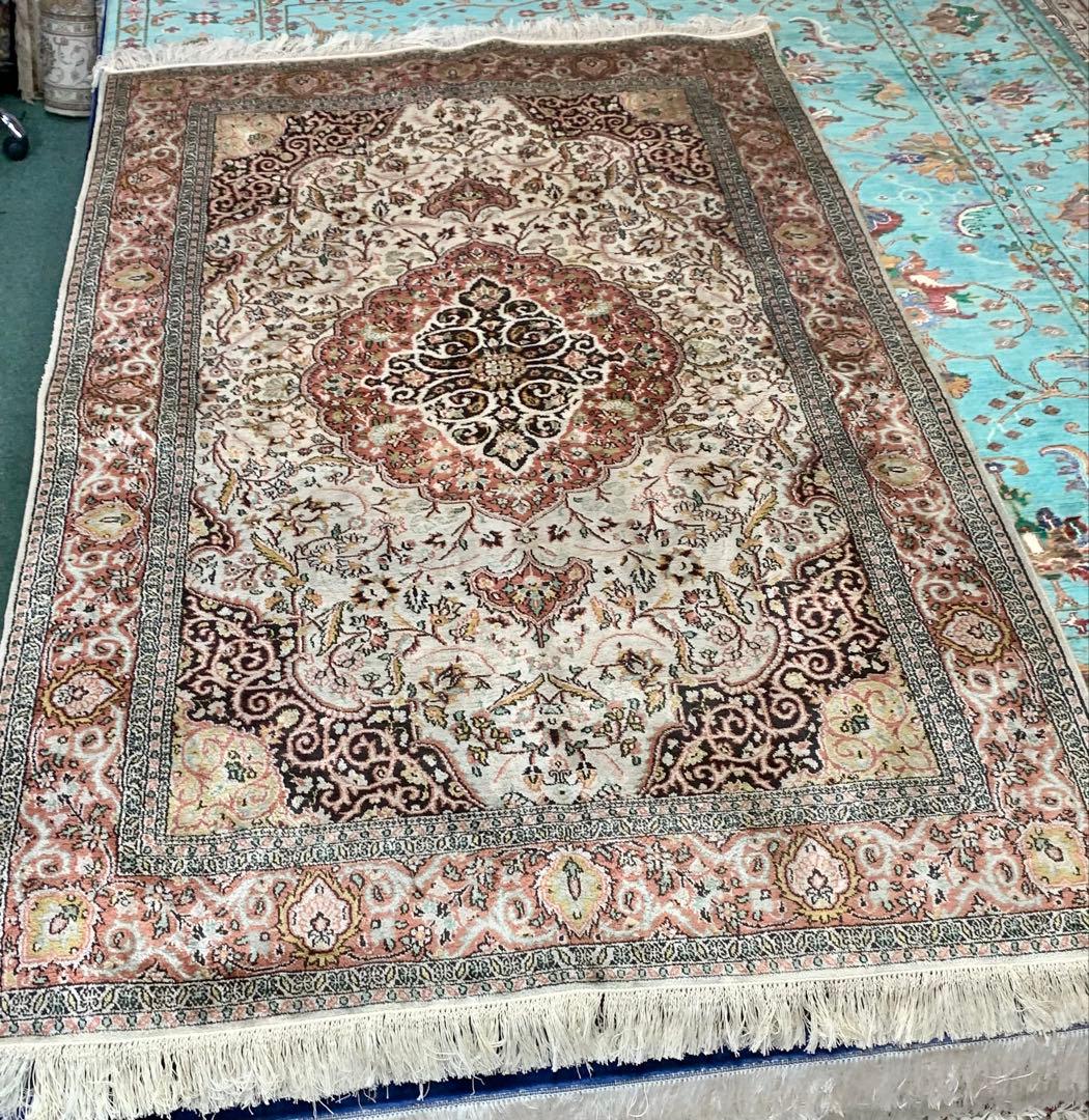 ペルシャ風シルクラグ size 122x200cm.
