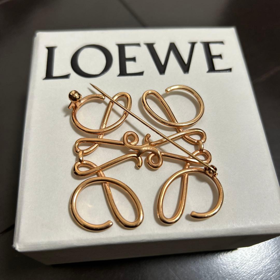 LOEWE アナグラム ブローチ　箱付き