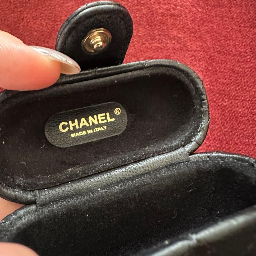 シャネル　AirPods ケース　ココマーク　マトラッセ　ギャランティカード　黒