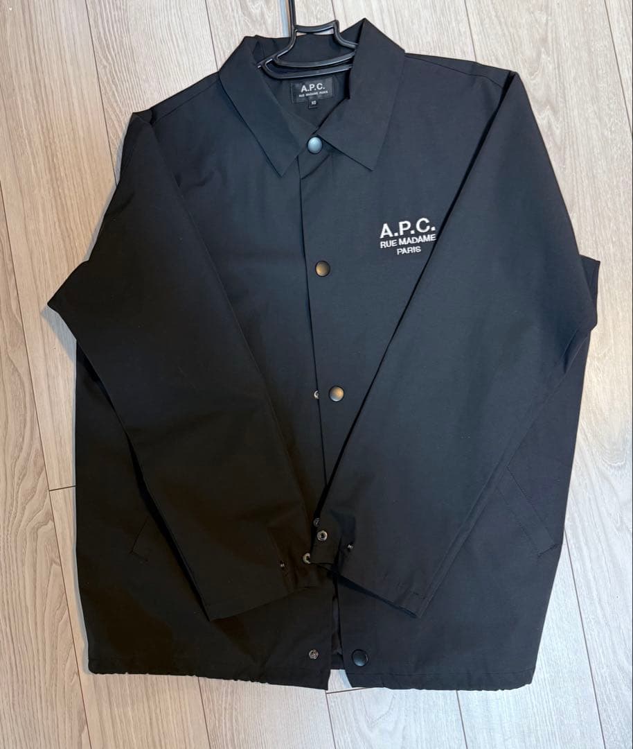 【人気商品】A.P.C. ブラック ナイロンジャケット