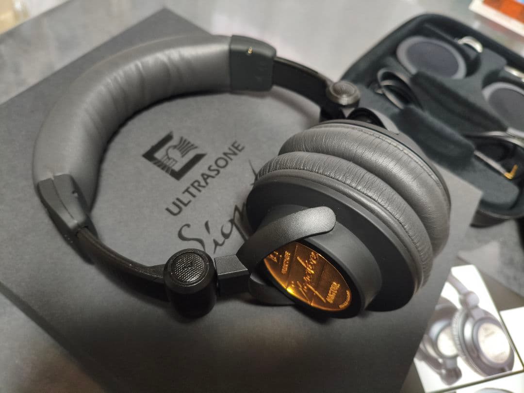 ヘッドホン Ultrasone Signature Master