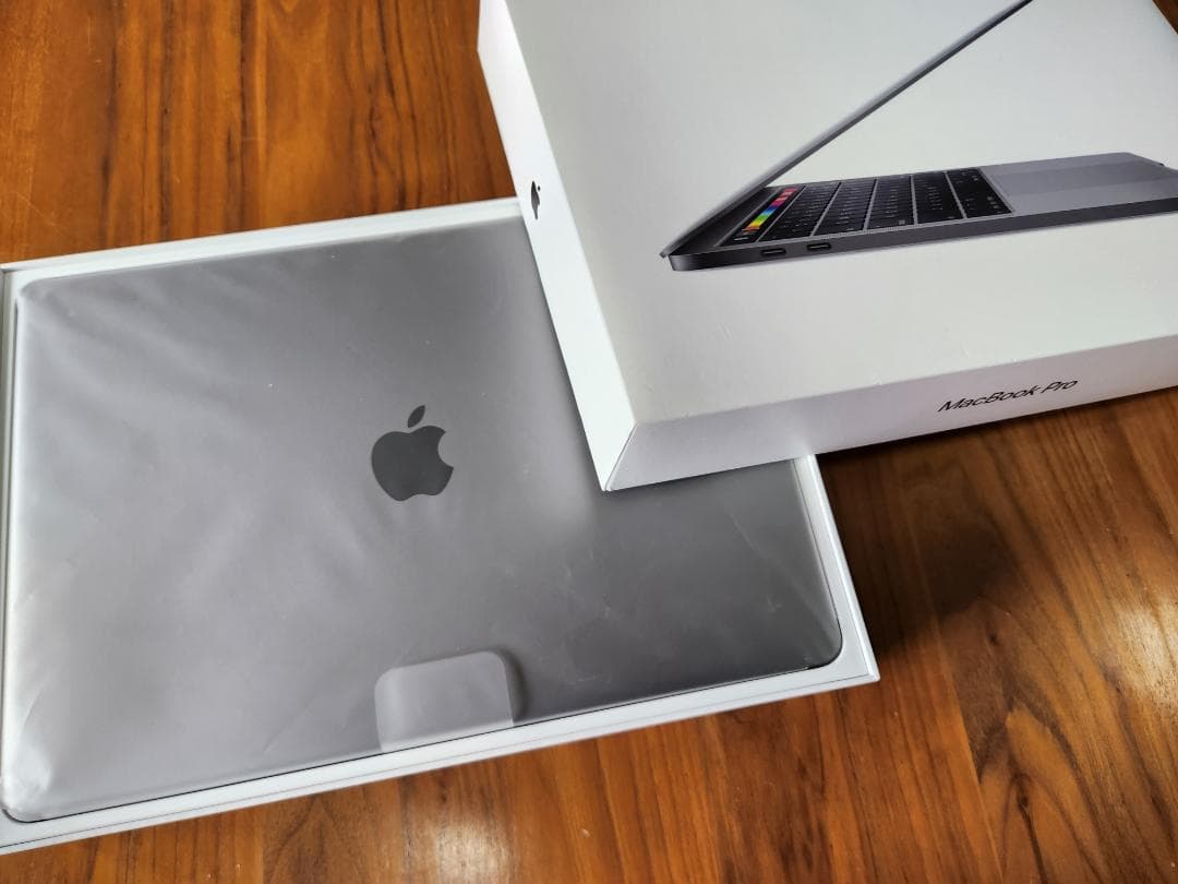 美品/MacBook Pro 13インチ/Touch Bar/256GB/8GB