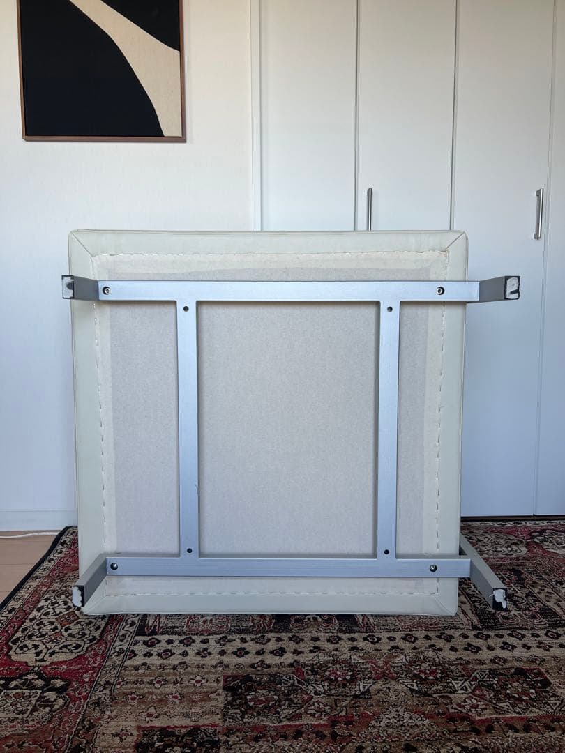 2/8まで　センプレ　フローティングソファSEMPRE ホワイトレザー　1人掛け