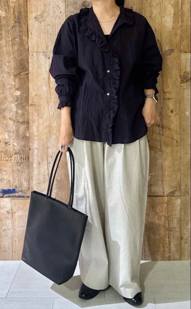 かぐれ　コットンリネンフリルカラーシャツ　ネイビー