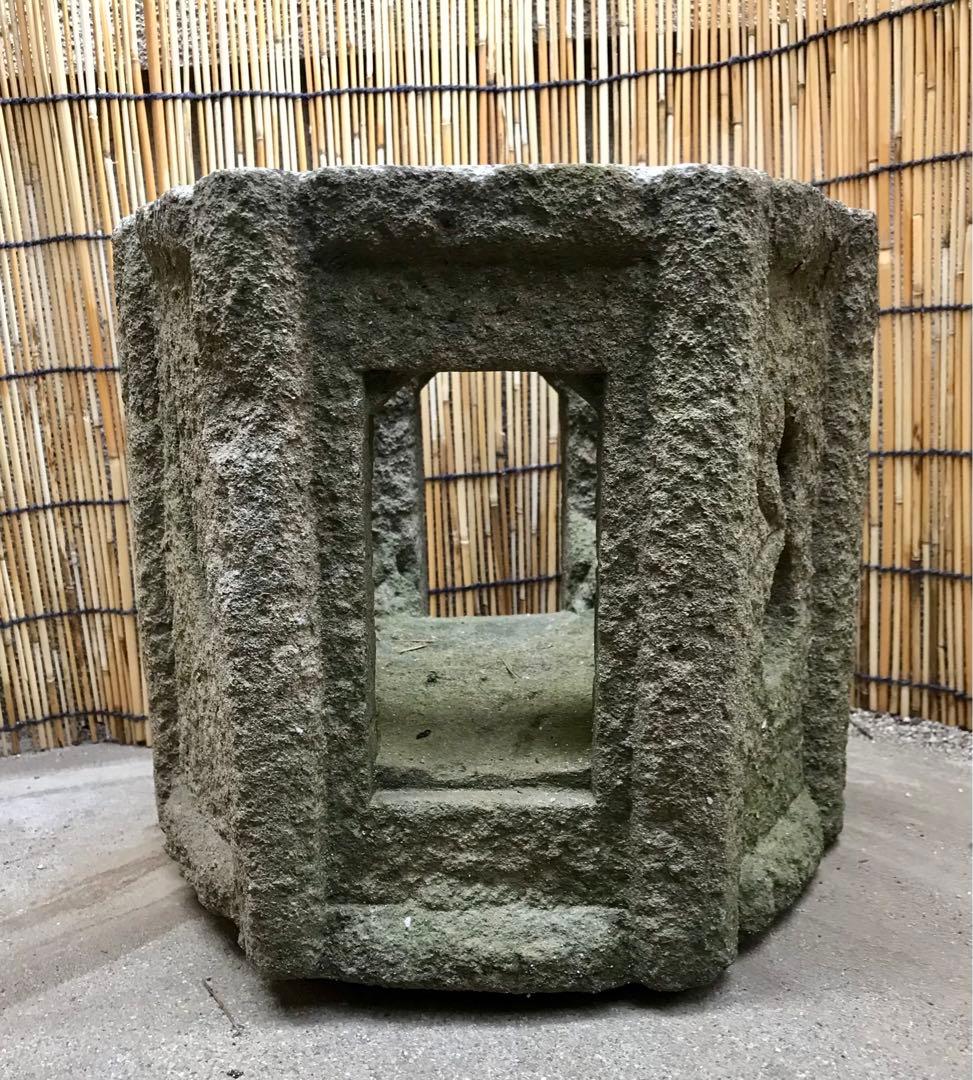 【昔の石灯篭の火袋・オブジェ・露地足元照らし】オブジェ・庭石・置物・ガーデニング