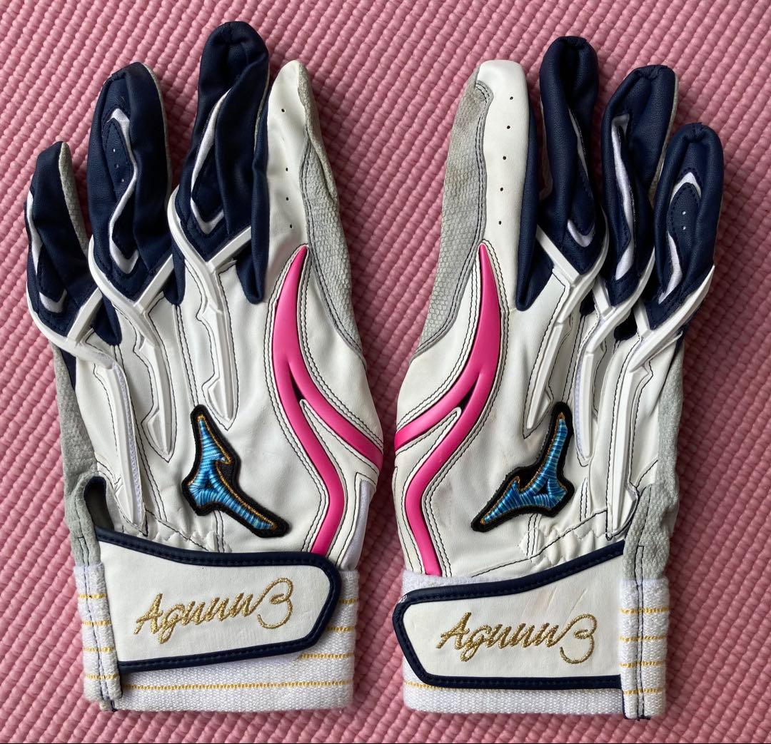 山川穂高 ホームラン王サイン入りバット 他6点セット…。