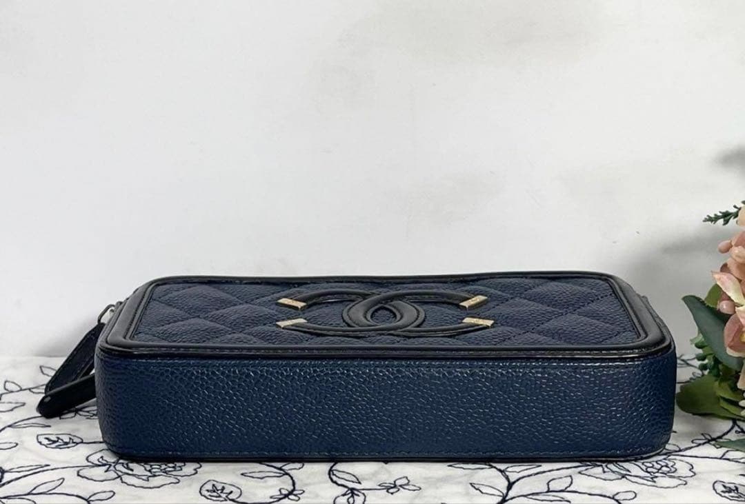 CHANELシャネル【ほぼ新品】チェーンウォレット バイカラー