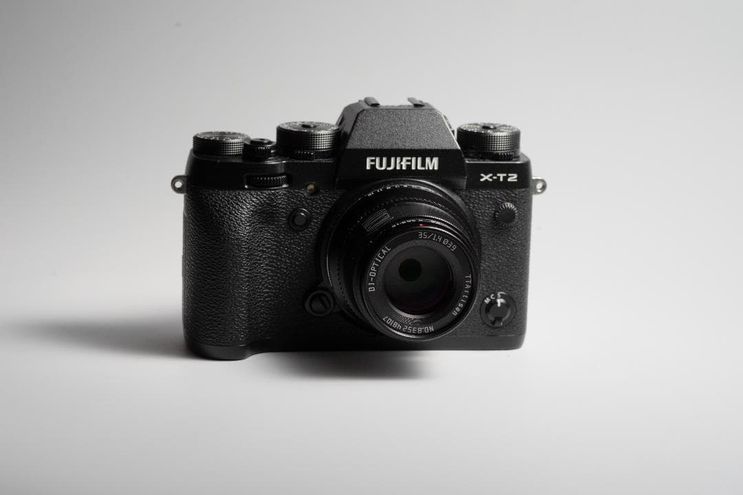 FUJIFILM X-T2 + おまけ（レンズ、純正グリップ2種類、他）