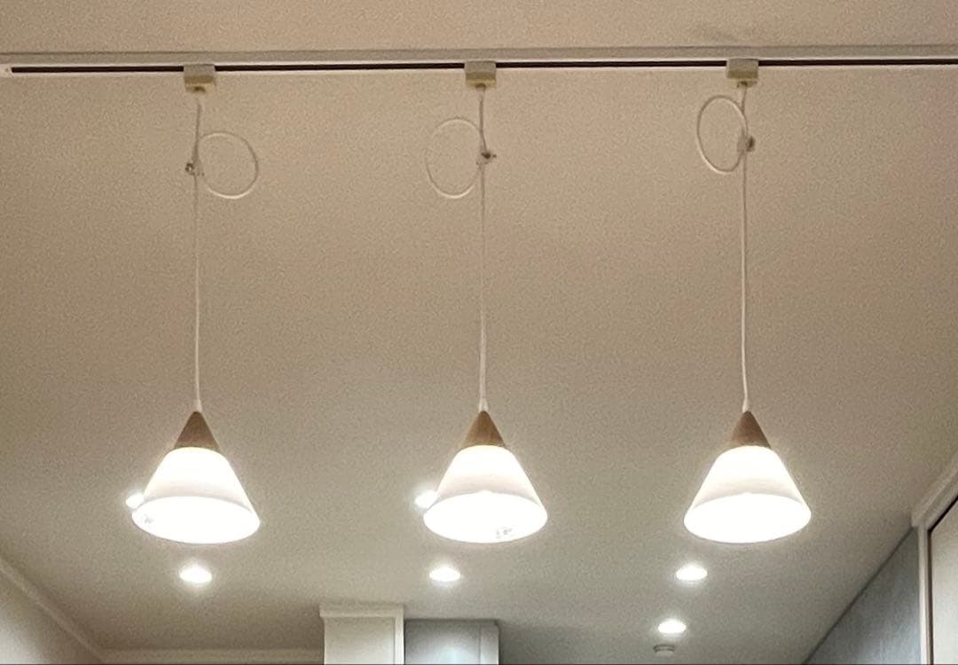 3灯ペンダントライト ホワイト ウッド　引掛シーリング　（コードクリップ付き）