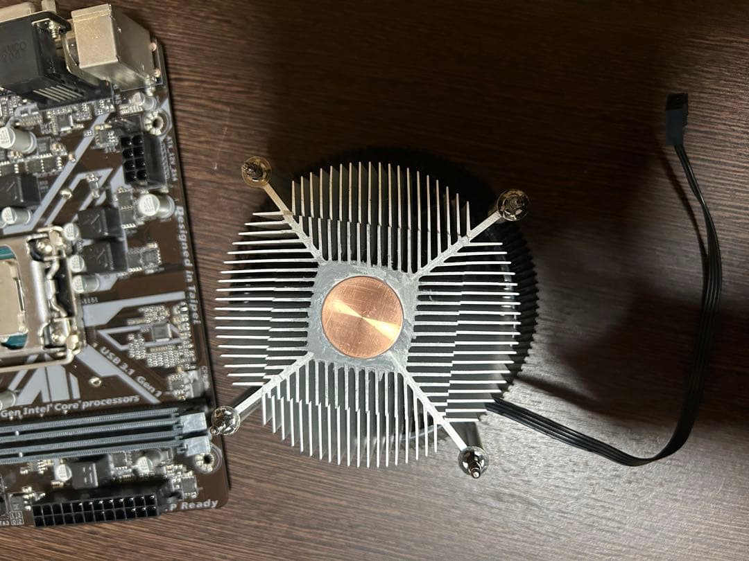 【ジャンク】i7-8700 対応マザーボード CPUクーラー 3点 映像出力不可