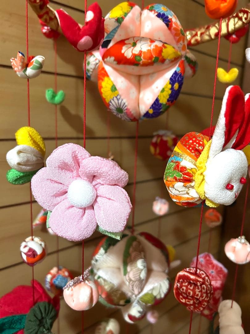 伝統工芸豪華吊るし雛9連飾り　ちりめん細工ハンドメイド　お正月、雛飾り