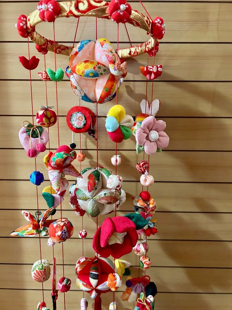 伝統工芸豪華吊るし雛9連飾り　ちりめん細工ハンドメイド　お正月、雛飾り