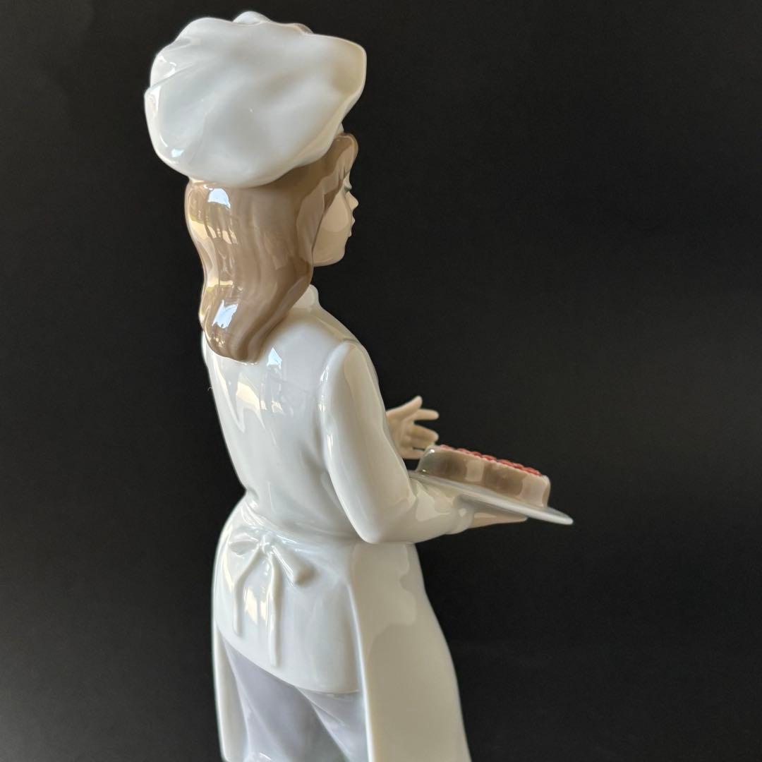 リヤドロ　NAO フィギュリン　パティシエ　Delicious Cake