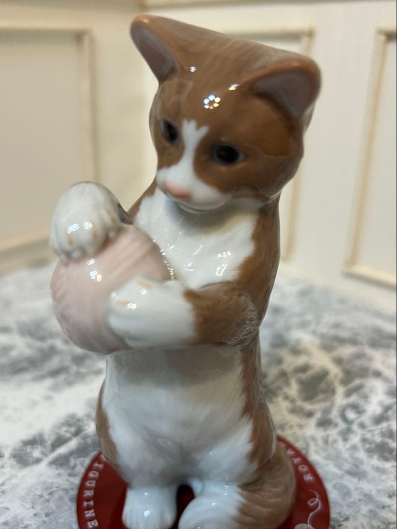 ロイヤルコペンハーゲンイヤーフィギュリン2012毛糸玉であそぶ猫