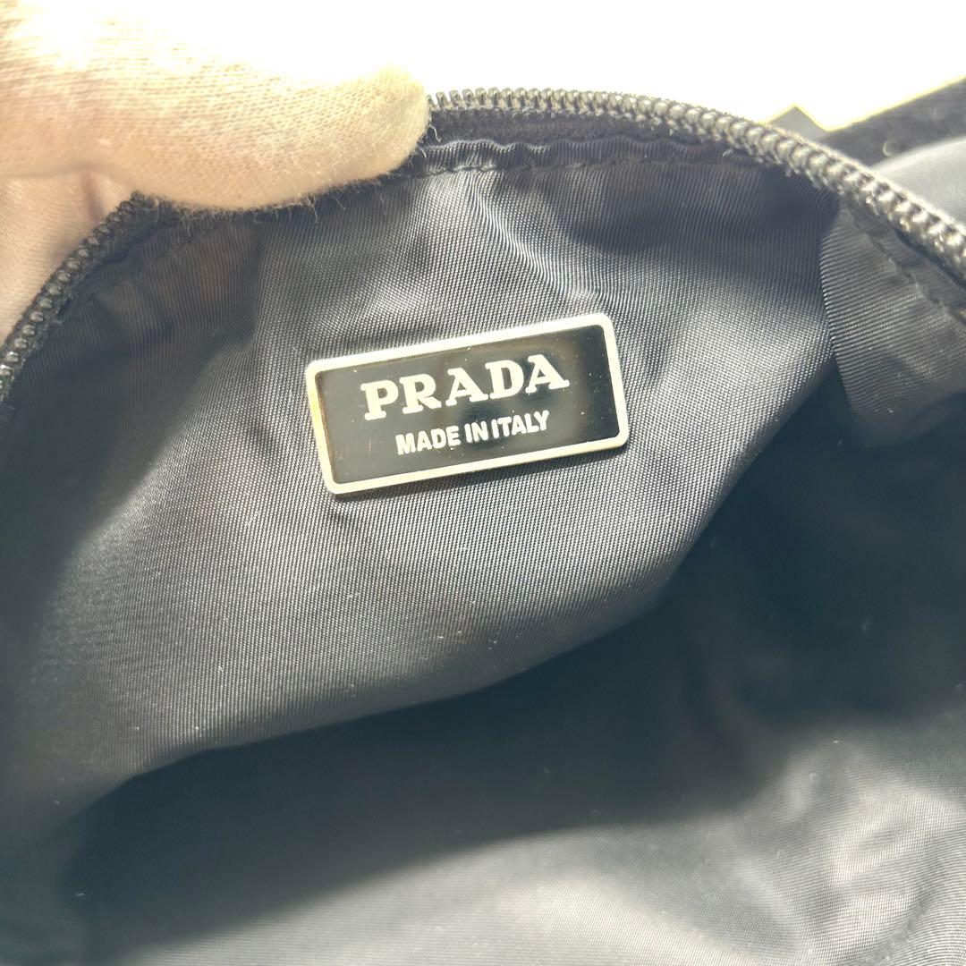 良品✨プラダ　ナイロン　ウエストポーチ　三角プレート　アクセサリー　2VL056