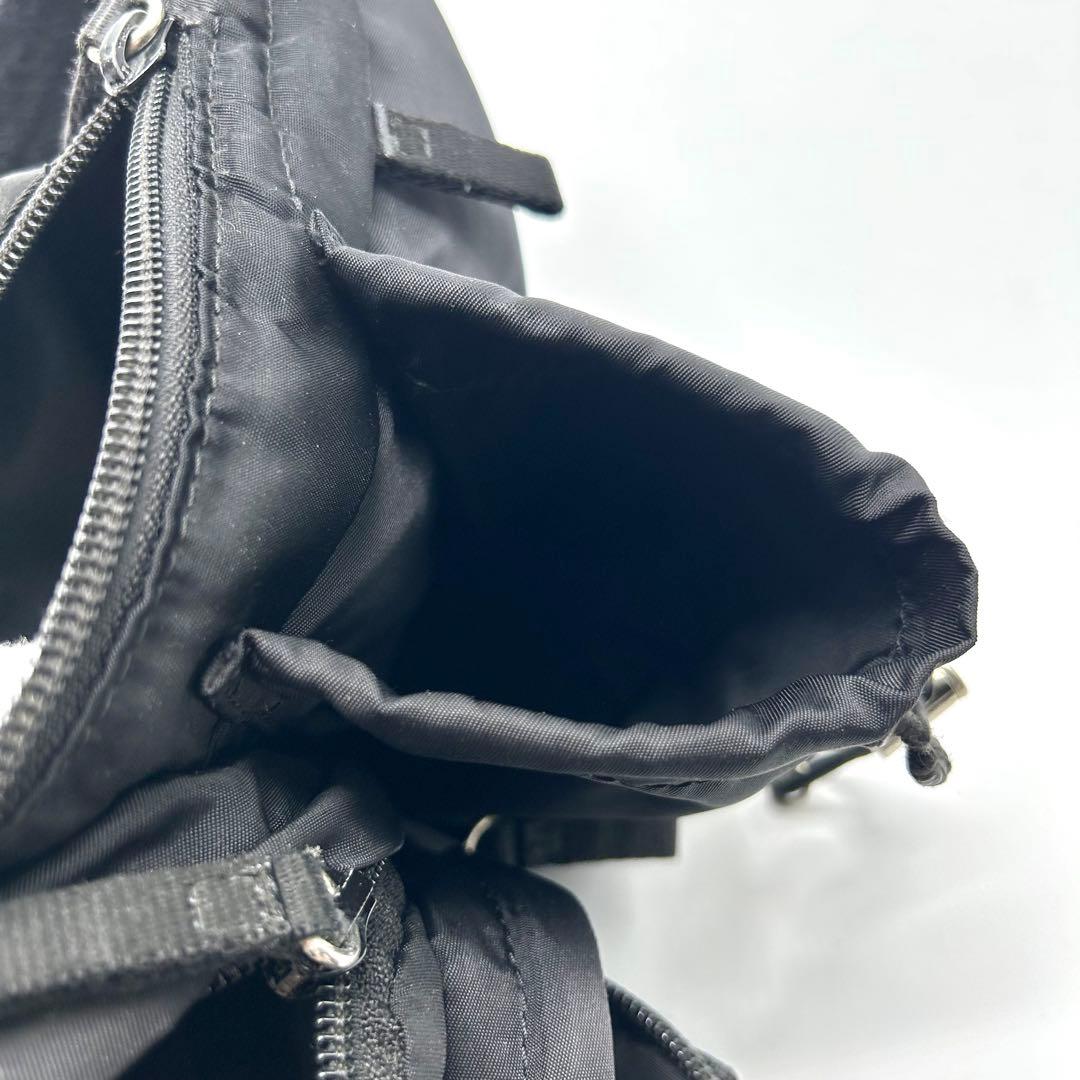 良品✨プラダ　ナイロン　ウエストポーチ　三角プレート　アクセサリー　2VL056