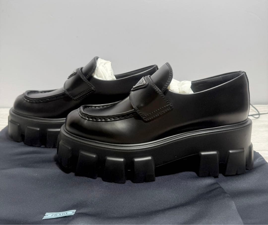 定価17万/未使用☆プラダ モノリスブラッシュドレザーローファー/ブラック