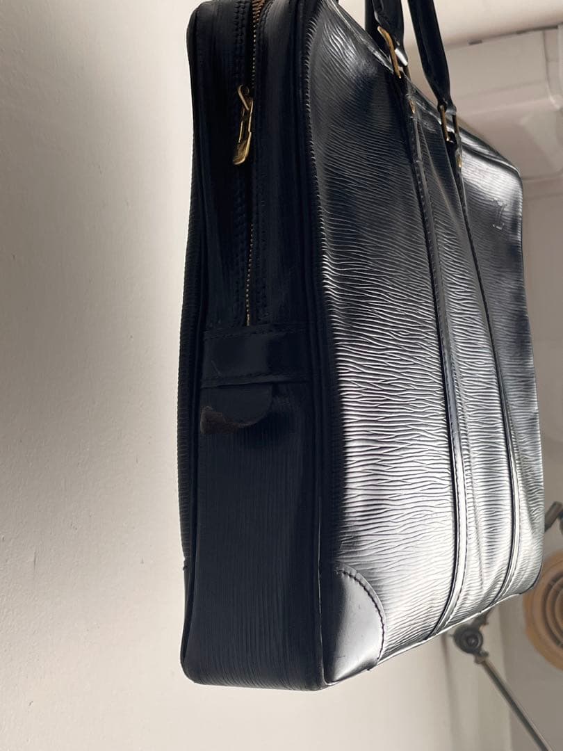 LOUIS VUITTONルイヴィトン エピ ポルトドキュマン・ヴォワヤージュ