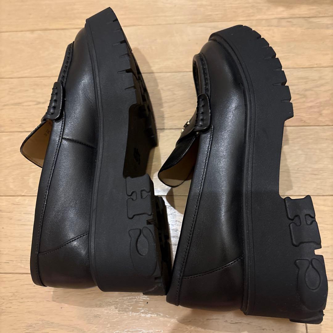 黒coachローファー