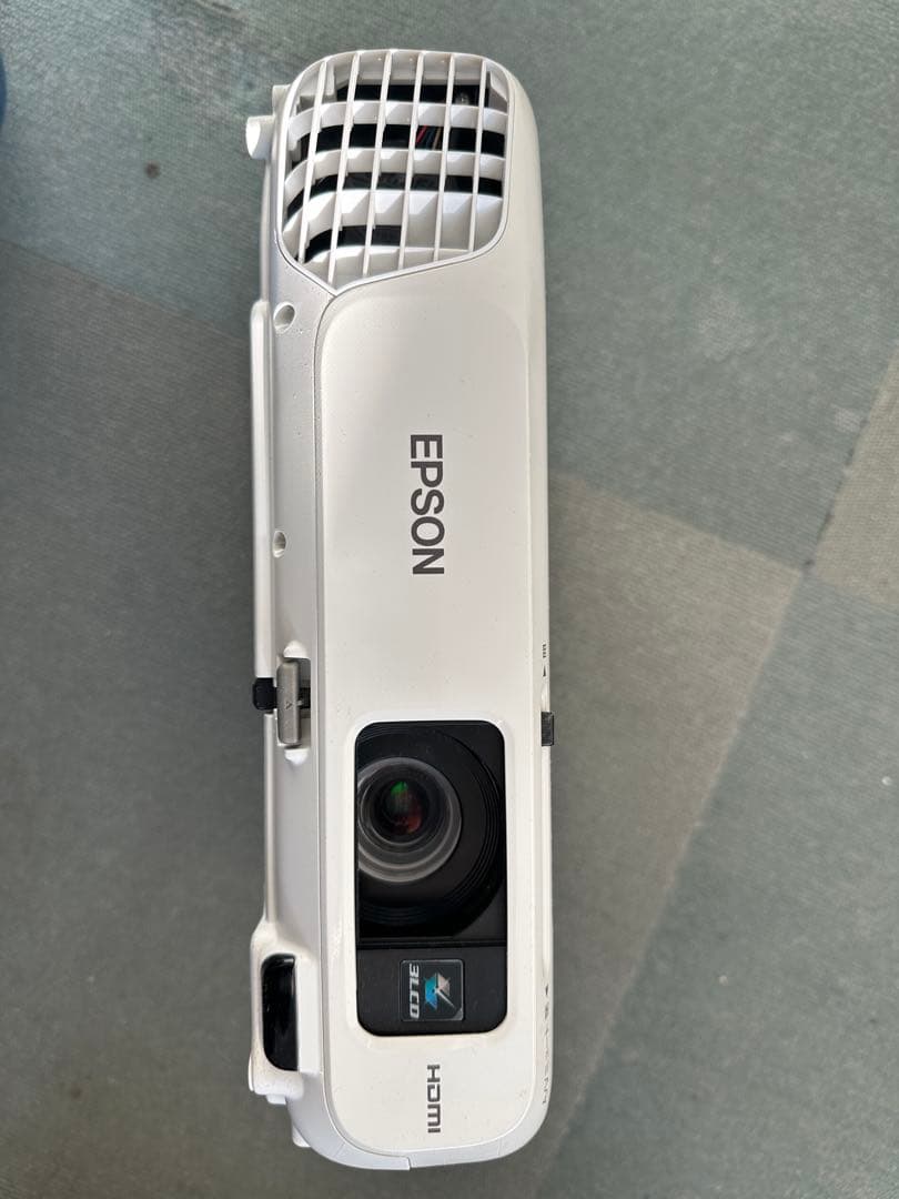 EPSON EB-S18 プロジェクター本体 キャリーケース付き