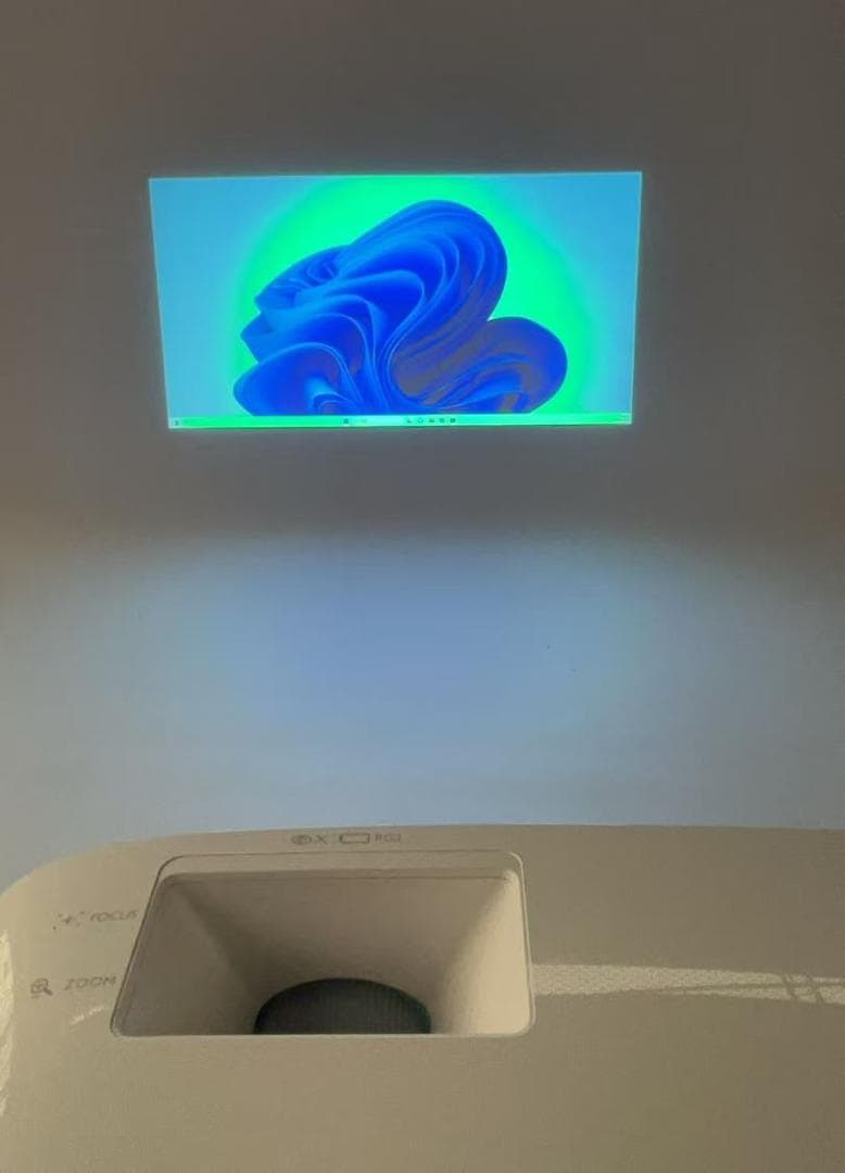 BenQ DLPプロジェクター MH733