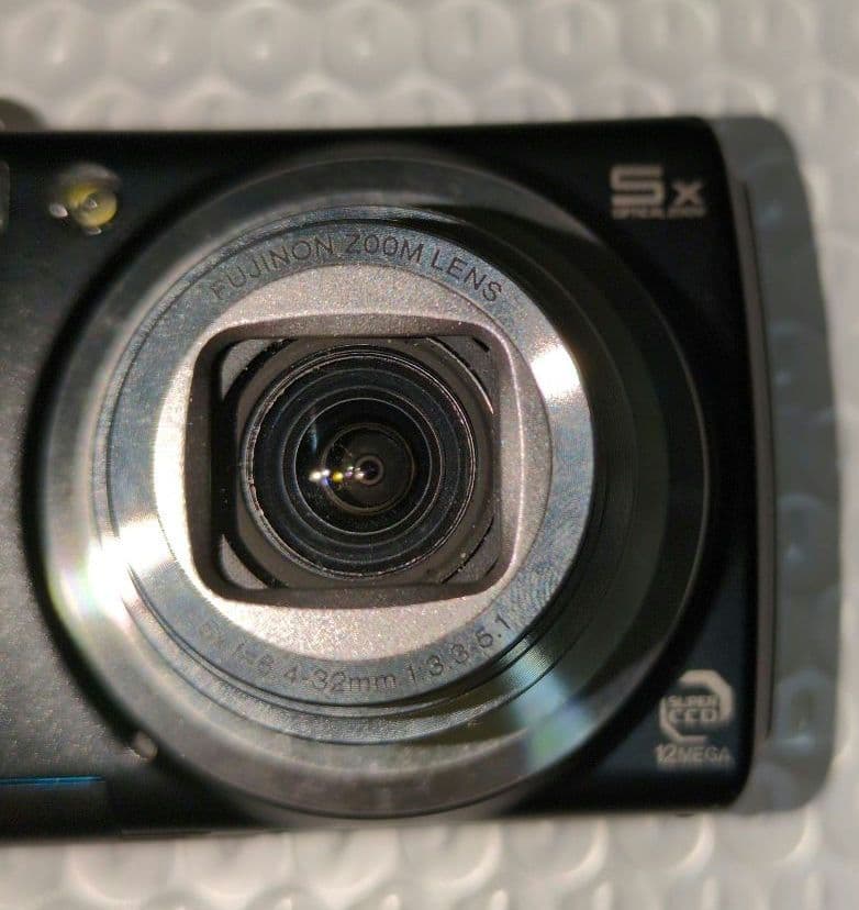 デジカメ　FUJIFilm　FinePix　F100fb （本体のみ）