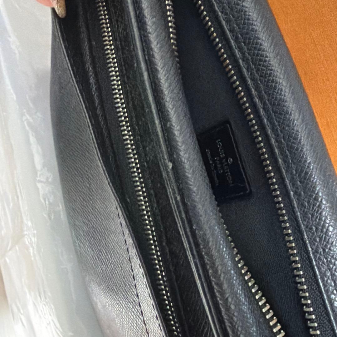 ルイヴィトン　タイガ　セカンドバック