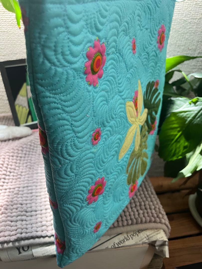 ハワイアンキルトバッグ　ハワイアンキルト　トートバッグ　モンステラ　イラスト風