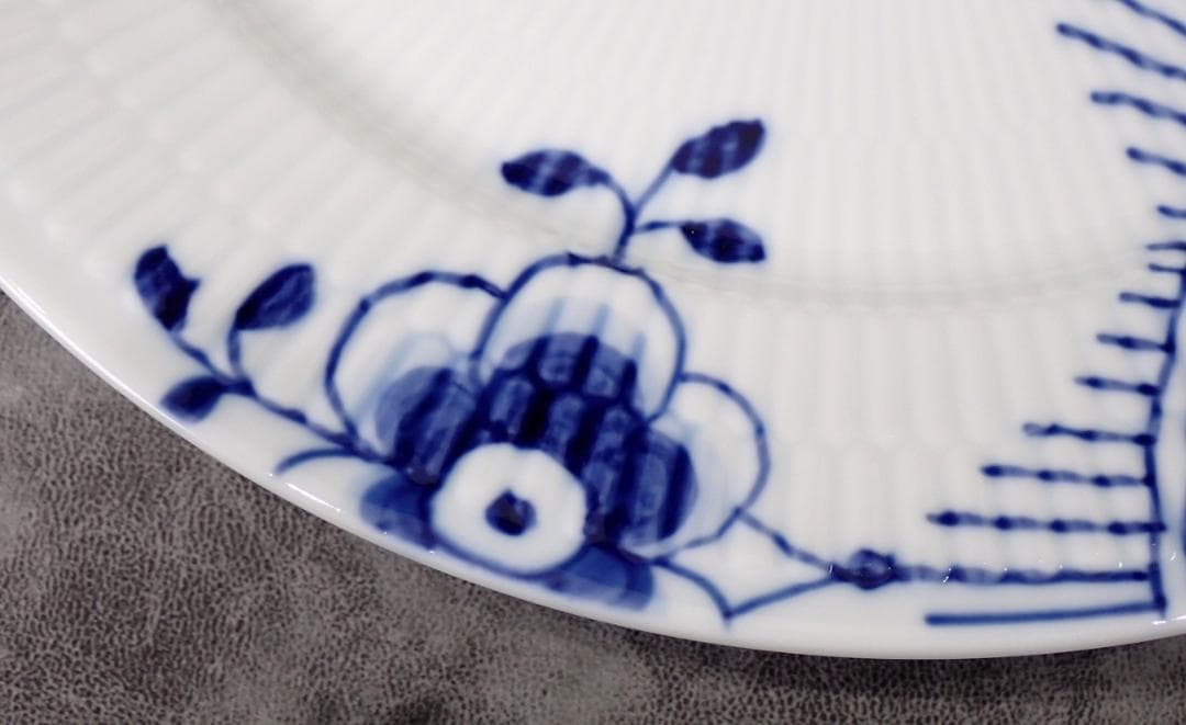 新品 ロイヤル コペンハーゲン ブルーフルーテッド メガ プレート 627 花柄