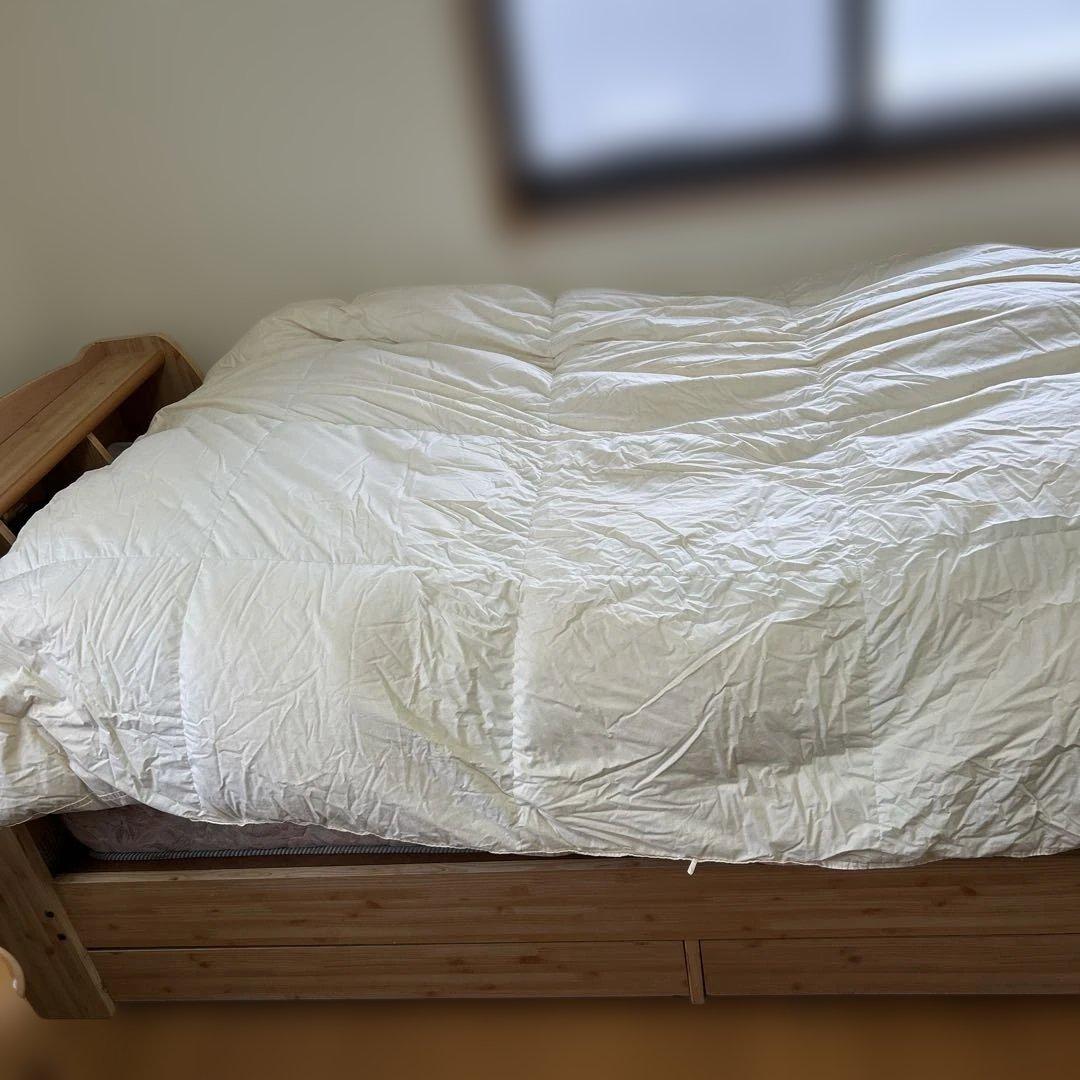 11. シンプル　ホワイトシングル高級羽毛掛け布団　Ｄ90％ ふわふわあったかい