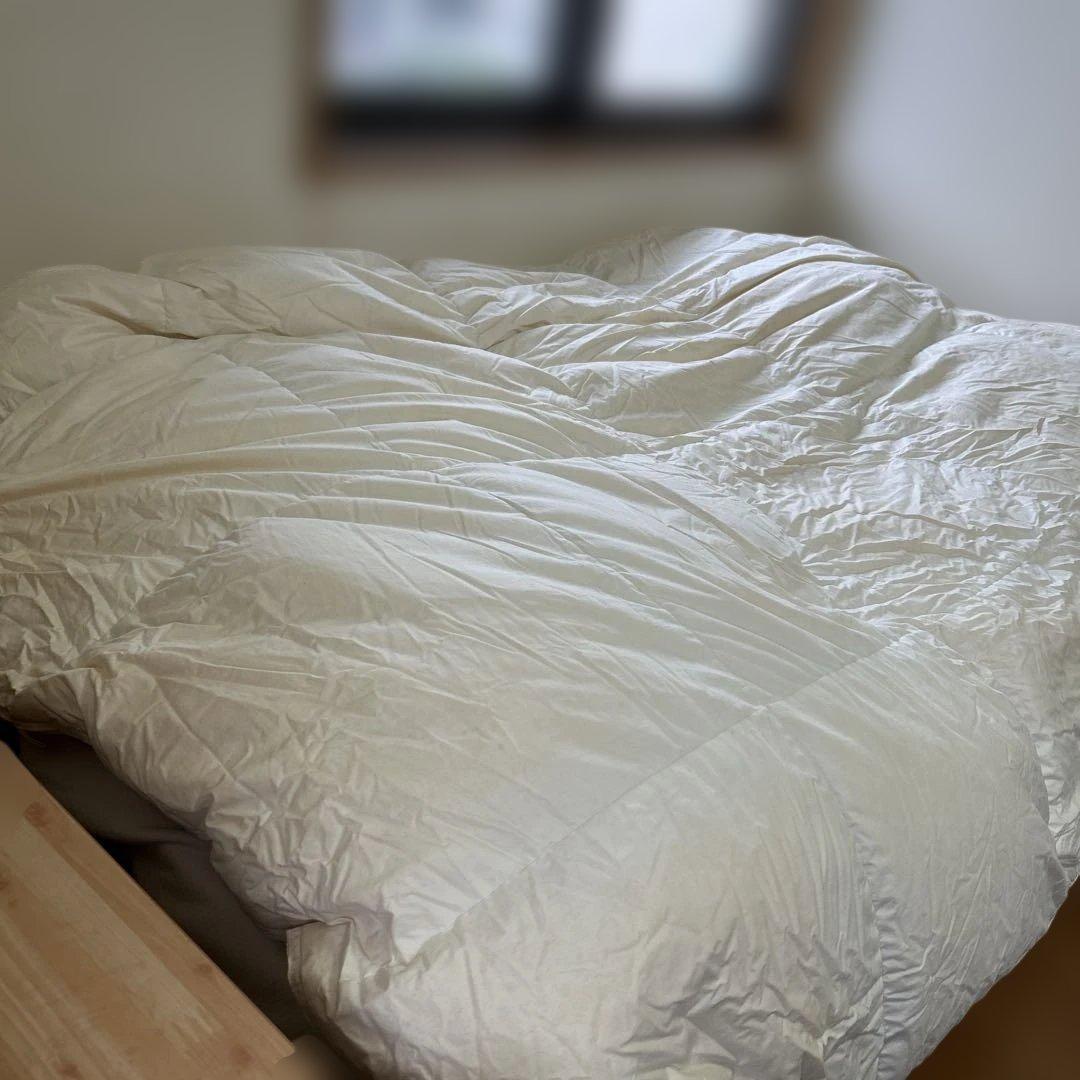 11. シンプル　ホワイトシングル高級羽毛掛け布団　Ｄ90％ ふわふわあったかい