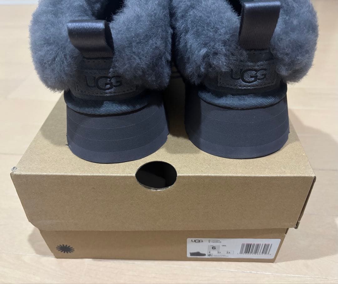 【新品・未使用】UGG Tazzelle タゼルサイズ6 ムートンブーツ