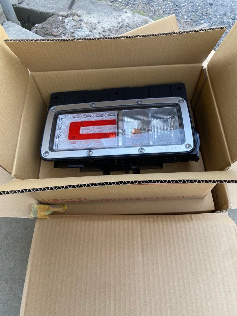 LEDテールランプ 小糸製 日野純正 新車外し