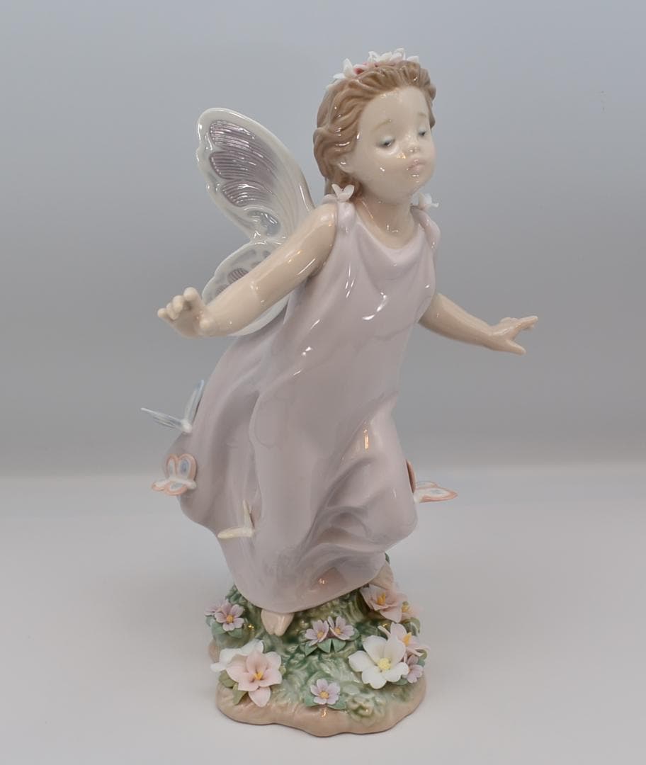 チョウの妖精　＃6875　★リヤドロ　スペイン　ポーセリン　光沢仕上げ　リタイヤ