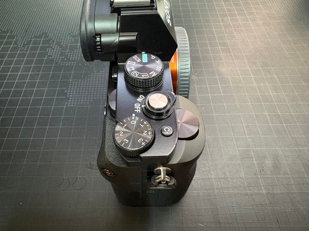 美品 SONY α7 ボディ（ILCE-7）フルサイズミラーレス