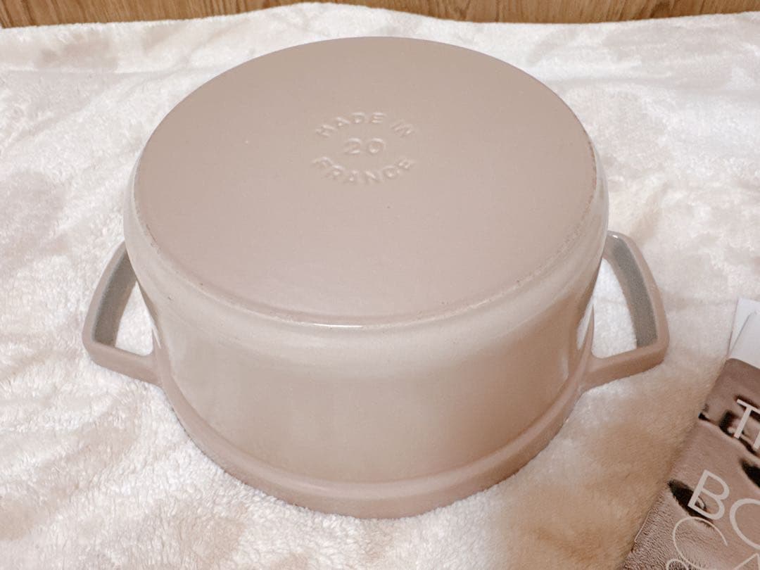 【美品】優しいリネンカラー×使い勝手抜群20cm◎ストウブココットラウンド20