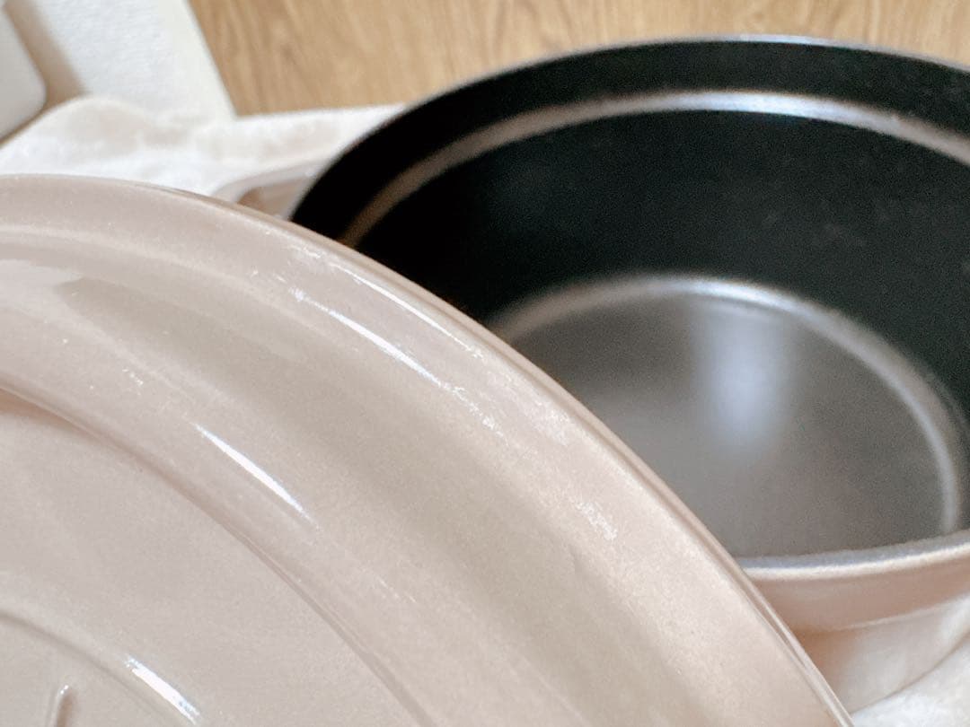 【美品】優しいリネンカラー×使い勝手抜群20cm◎ストウブココットラウンド20