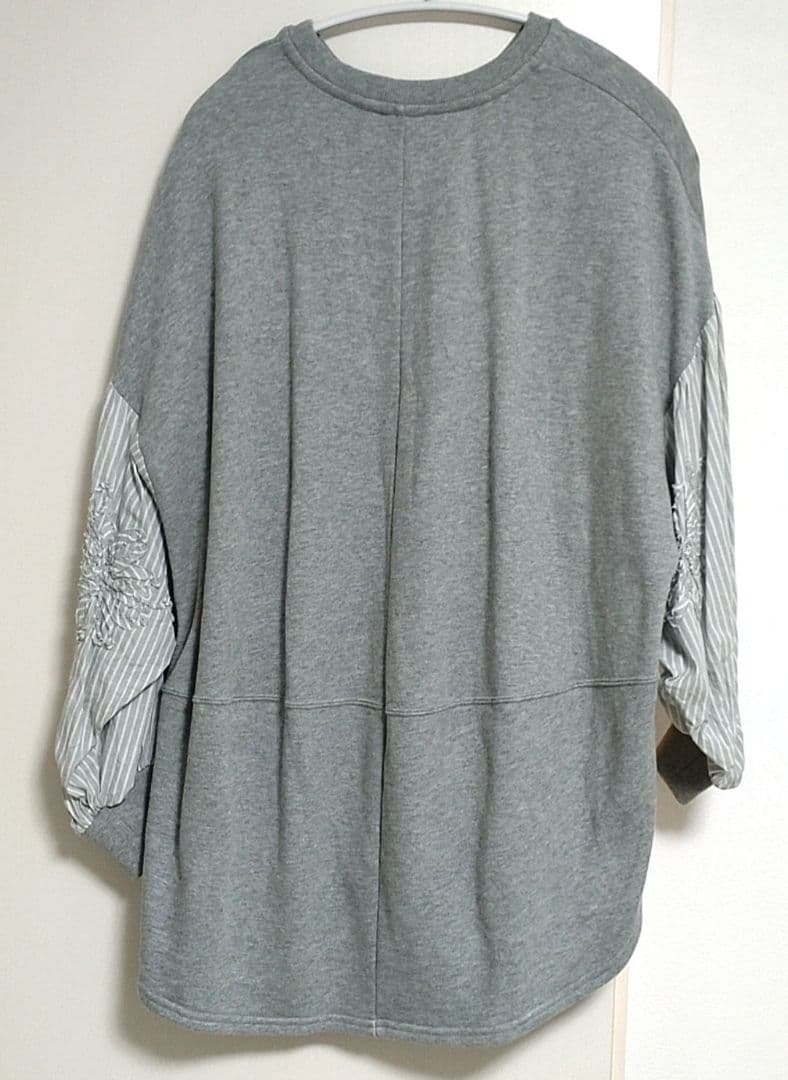 ビアズリー 袖パフトレーナー グレー 花柄