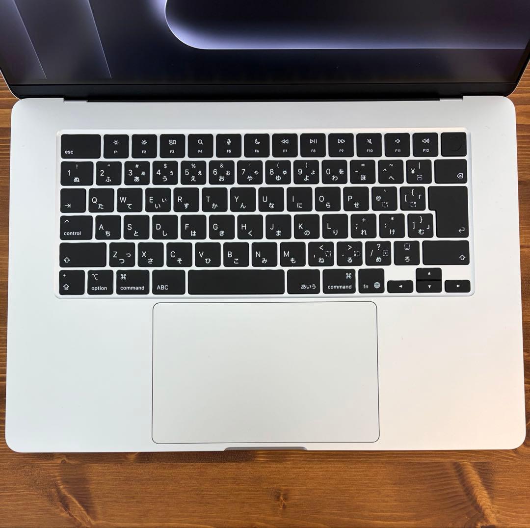 【雨】MacBook Air M4 15インチ 16GBメモリ