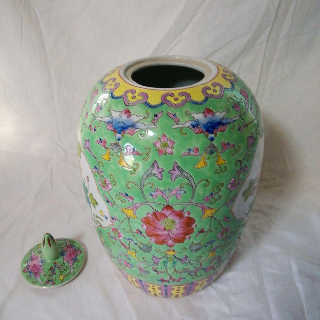 中国の粉彩の壺