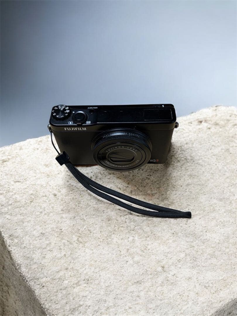 富士フィルムXQ2 コンパクトデジタルカメラ 美品　充電器有り　説明書無し