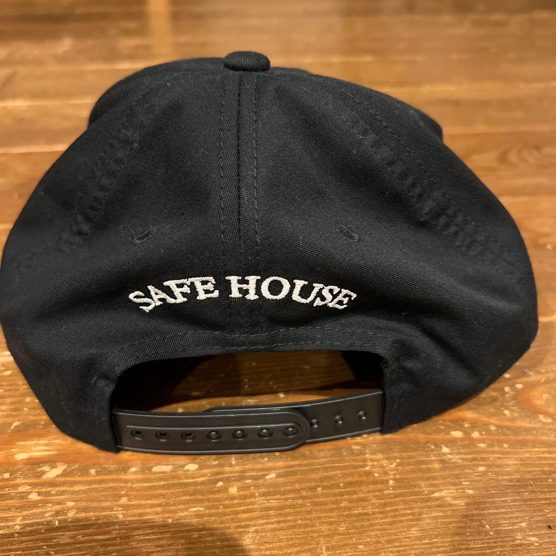 黒のキャップ Nの刺繍 SAFE HOUSE