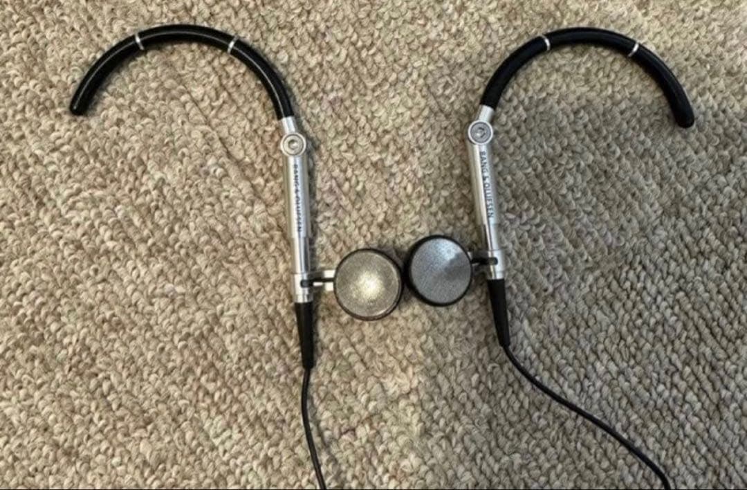 Bang&Olufsen Earphones A8有線イヤホン 収納ケース付き