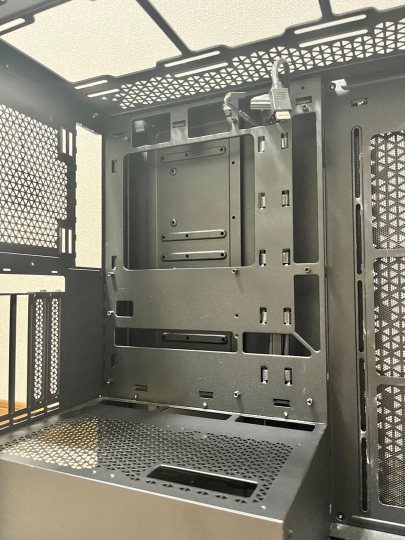 【美品】XPG Invader X 自作PCケース ピラーレス強化ガラス