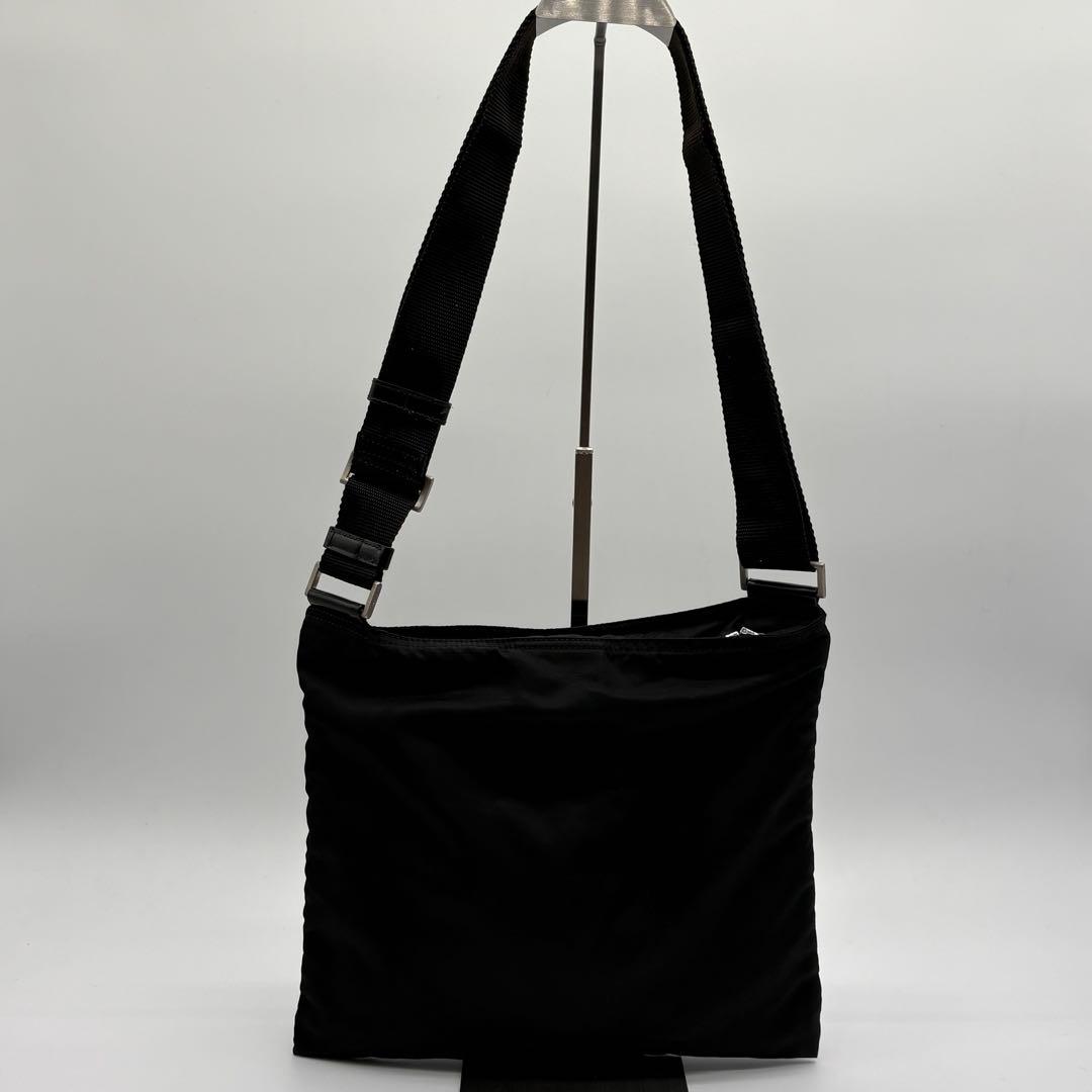 プラダ　ショルダーバッグ　ブラック　サコッシュ　ナイロン　三角ロゴ