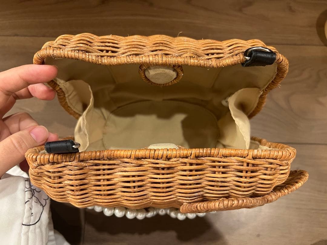 日焼けキティ a-jolie × Hello Kitty かごバッグ