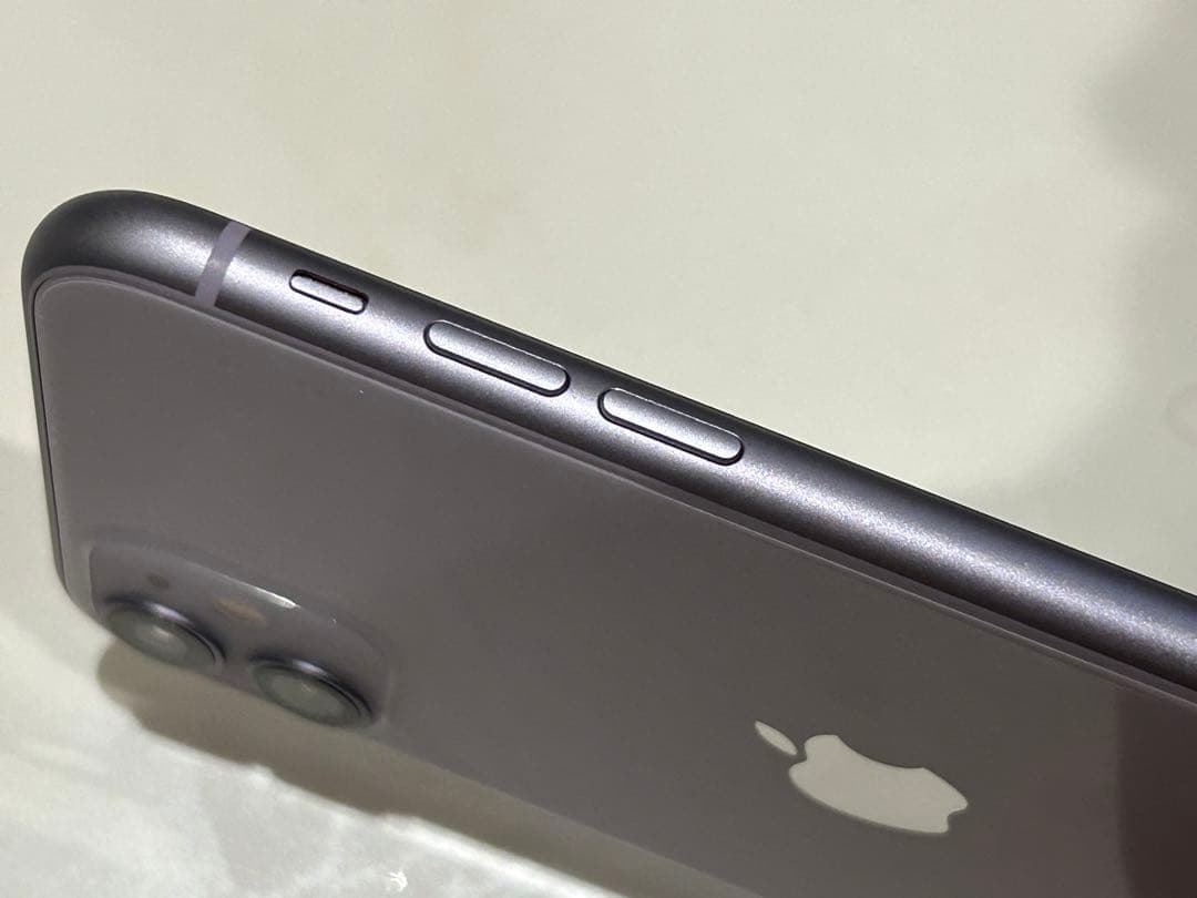 iPhone11 128GB SIMロック解除　バッテリー残高83% 傷なし