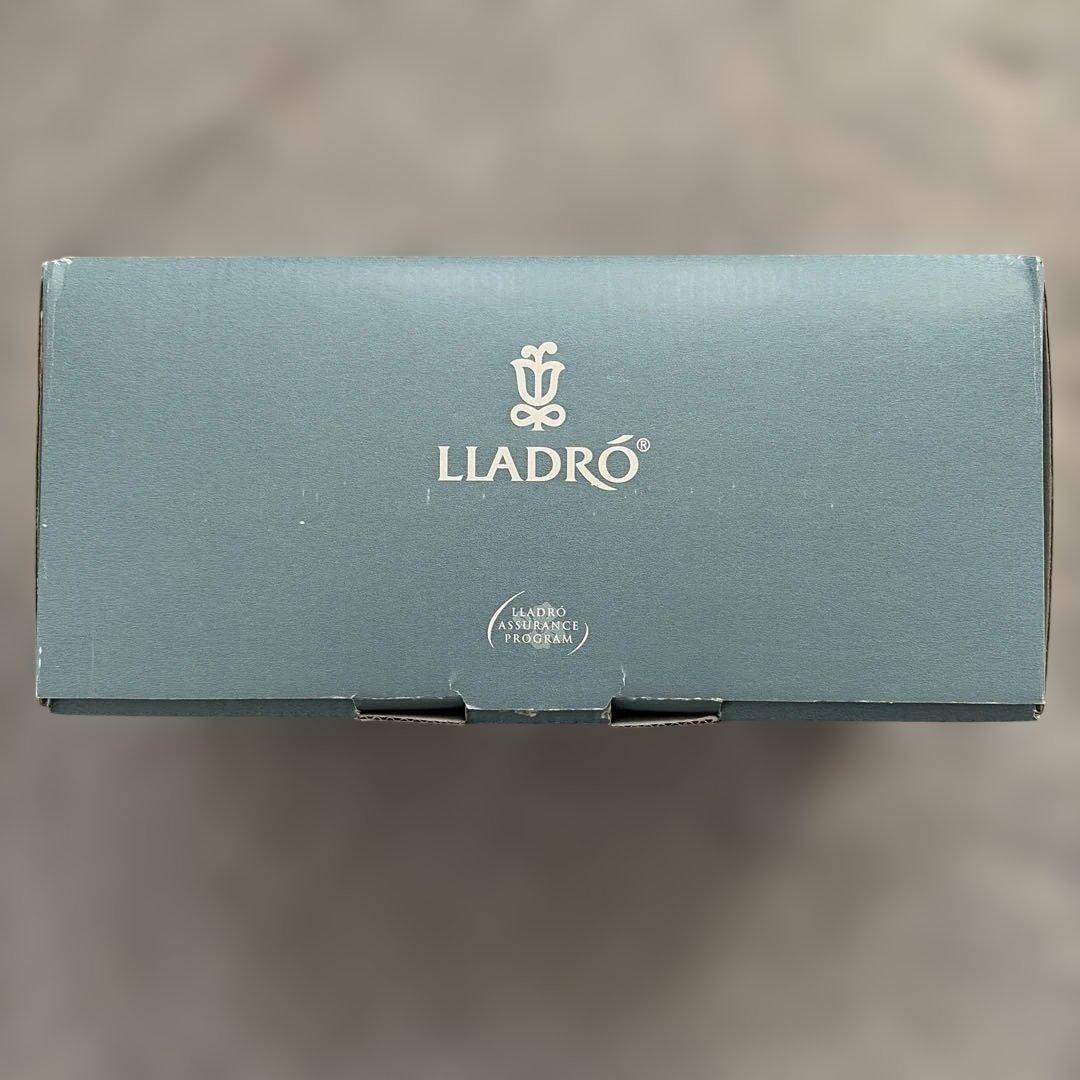 リヤドロ　LLADRO ユートピアコレクション 花の小径 8246