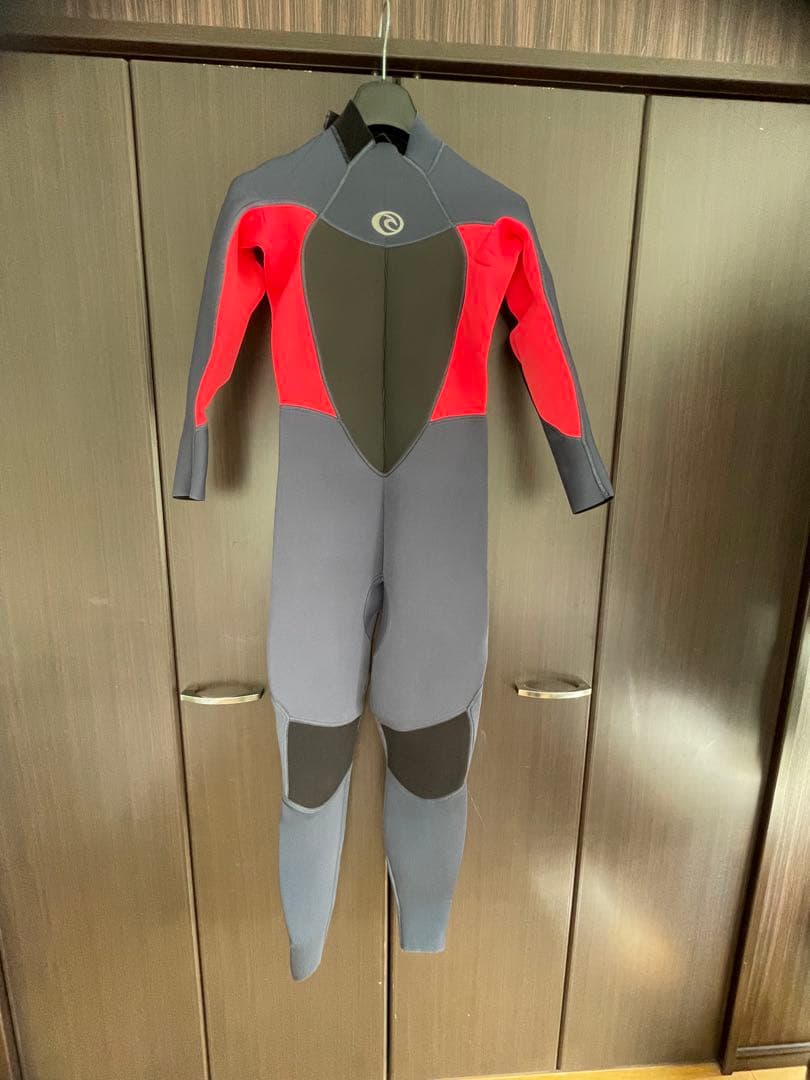 リップカール　ウェットスーツ